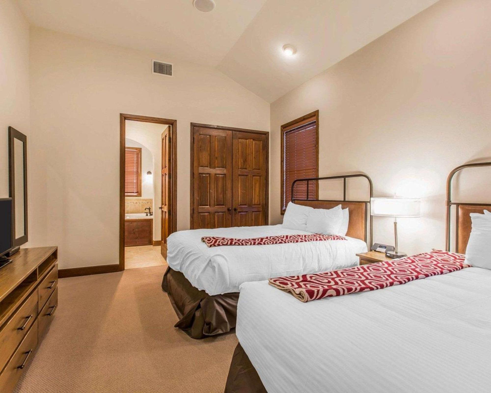 บลูกรีน วาเคชั่นส์ บิก แบร์ วิลเลจ, แอสเซนด์ รีสอร์ต คอลเล็กชั่น Hotel บิ๊กแบร์เลค ภายนอก รูปภาพ